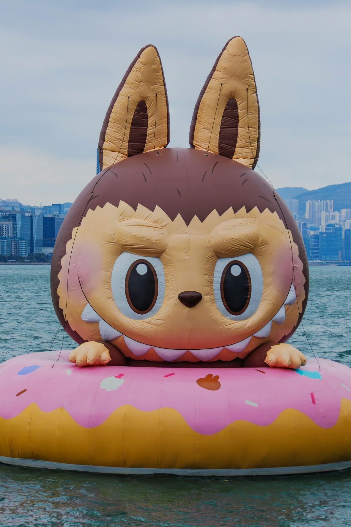 Structure gonflable géante à thème animal installée pour un événement extérieur  dans le Centre-du-Québec